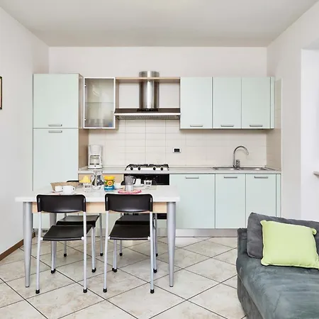 Mit 2 Schlafzimmern Und Balkon Bv2 Apartment *