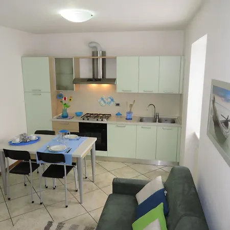Mit 2 Schlafzimmern Und Balkon Bv2 Apartment Riva del Garda