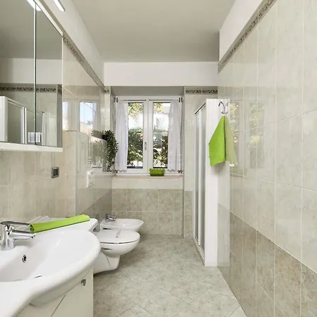 Mit 2 Schlafzimmern Und Balkon Bv2 Apartment *